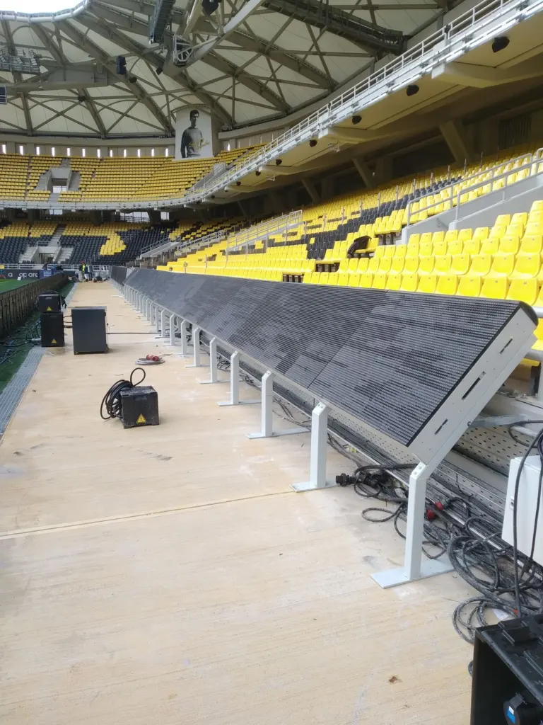 Μεταλλικές βάσεις για συστήματα LED σε γήπεδο